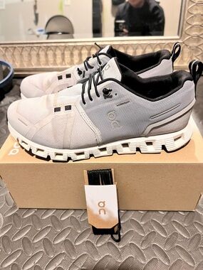 On Cloud 5 waterproof in excellent condition